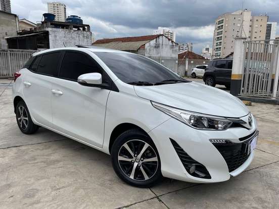 TOYOTA-YARIS-2021