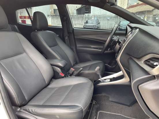 TOYOTA-YARIS-2021