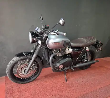 TRIUMPH-BONNEVILLE T120 BLACK 1200-2024