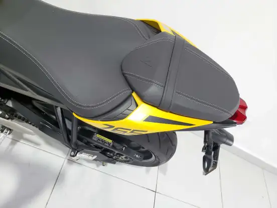 TRIUMPH-STREET TRIPLE 765 RS-2024