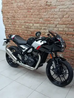 TRIUMPH-THRUXTON 400-2026