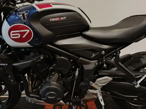 TRIUMPH-TRIDENT 660 TRIPLE TRIBUTE EDITION TRIUMPH-TRIDENT 660 TRIPLE TRIBUTE EDITION-2024