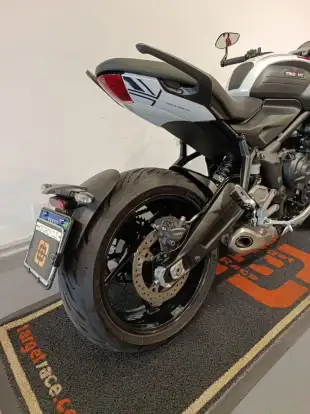 TRIUMPH-TRIDENT 660 TRIPLE TRIBUTE EDITION TRIUMPH-TRIDENT 660 TRIPLE TRIBUTE EDITION-2024