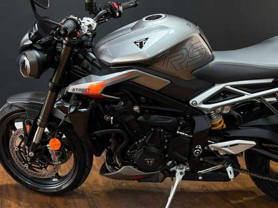 TRIUMPH-STREET TRIPLE 765 RS-2023