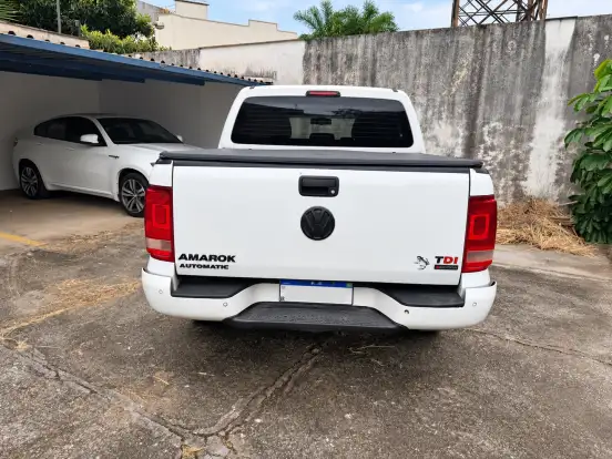 VOLKSWAGEN-AMAROK-2015