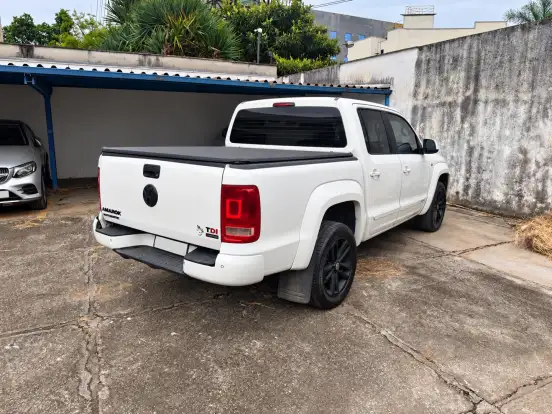 VOLKSWAGEN-AMAROK-2015