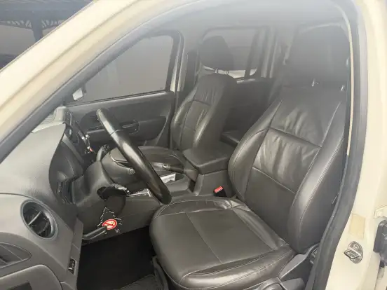 VOLKSWAGEN-AMAROK-2015