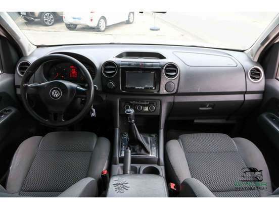 VOLKSWAGEN-AMAROK-2012
