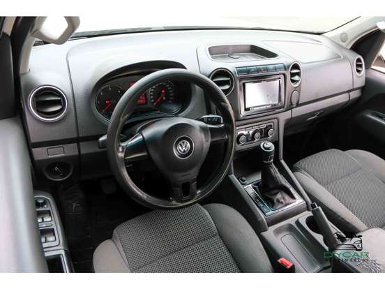 VOLKSWAGEN-AMAROK-2012