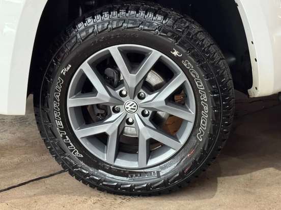 VOLKSWAGEN-AMAROK-2014
