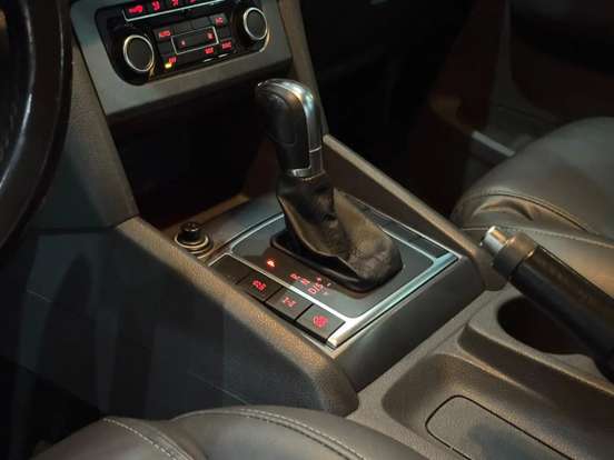 VOLKSWAGEN-AMAROK-2014
