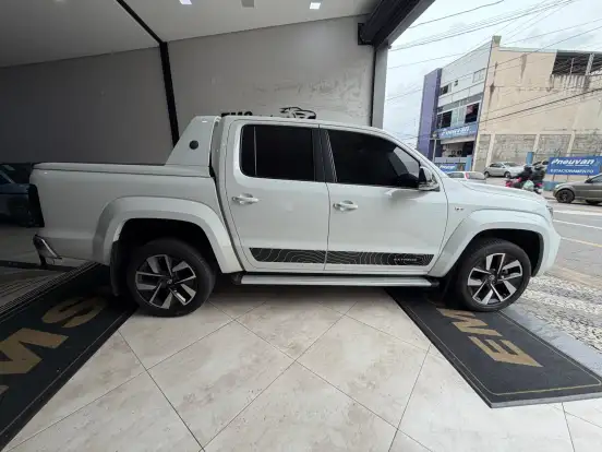 VOLKSWAGEN-AMAROK-2025