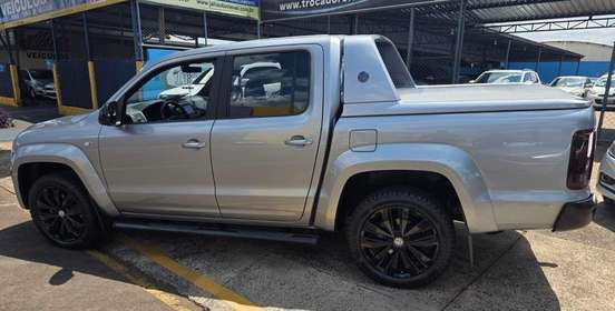 VOLKSWAGEN-AMAROK-2022