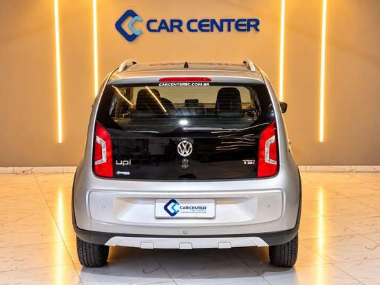 VOLKSWAGEN-CROSS UP-2015