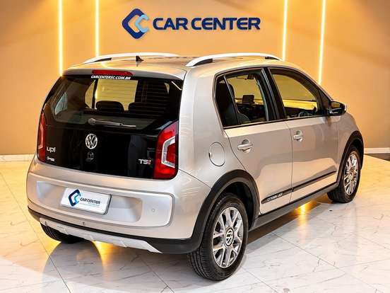 VOLKSWAGEN-CROSS UP-2015