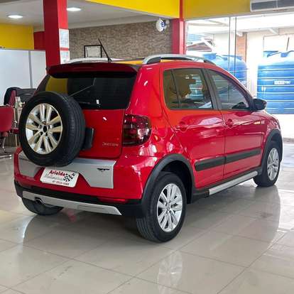 VOLKSWAGEN-CROSSFOX-2012