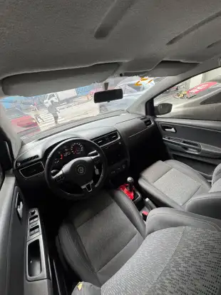 VOLKSWAGEN-FOX-2012