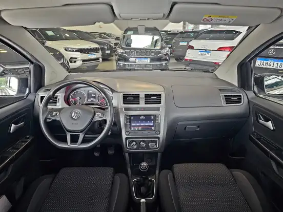 VOLKSWAGEN-FOX-2019
