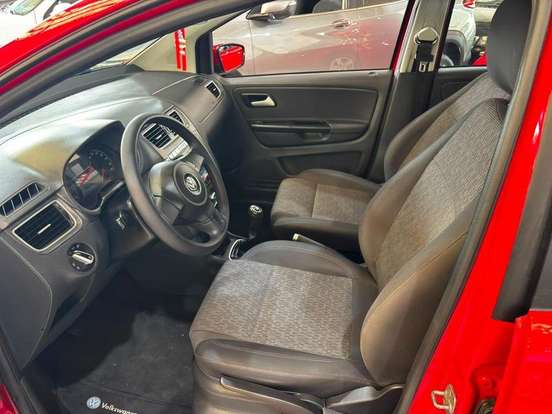 VOLKSWAGEN-FOX-2014