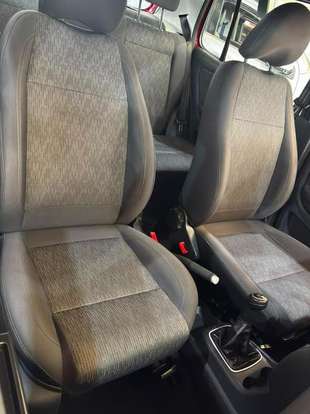 VOLKSWAGEN-FOX-2014