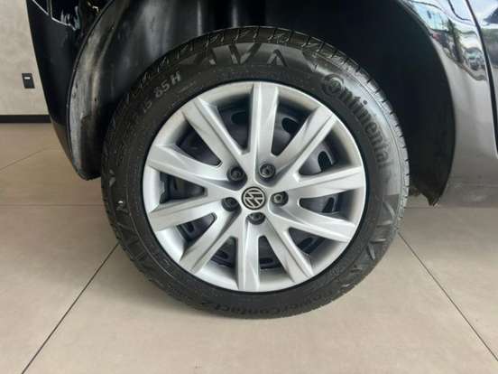 VOLKSWAGEN-FOX-2012