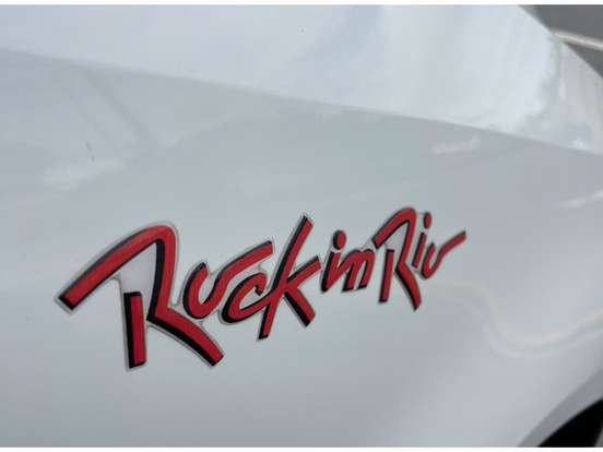 VOLKSWAGEN-FOX-1.6 MI ROCK IN RIO 8V FLEX 4P MANUAL VOLKSWAGEN-FOX-2015