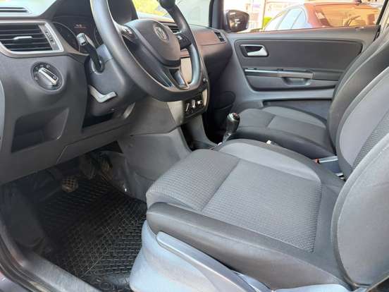 VOLKSWAGEN-FOX-2021