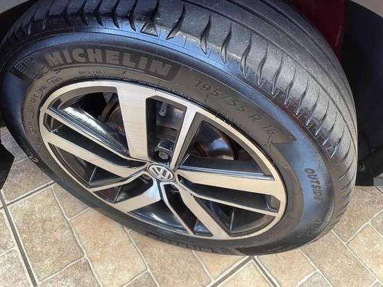 VOLKSWAGEN-FOX-2019