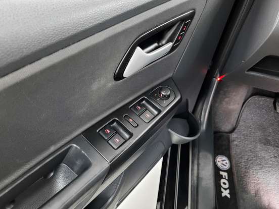 VOLKSWAGEN-FOX-2017