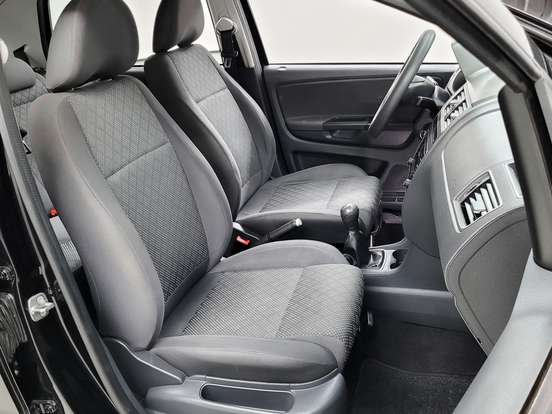 VOLKSWAGEN-FOX-1.6 MSI TRENDLINE 8V FLEX 4P MANUAL VOLKSWAGEN-FOX-2017