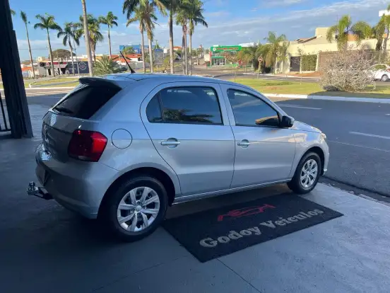VOLKSWAGEN-GOL-2022