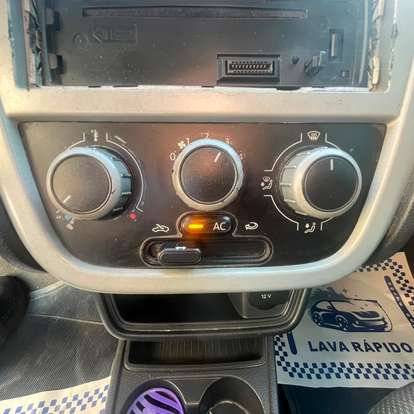 VOLKSWAGEN-GOL-2010