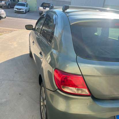 VOLKSWAGEN-GOL-2010