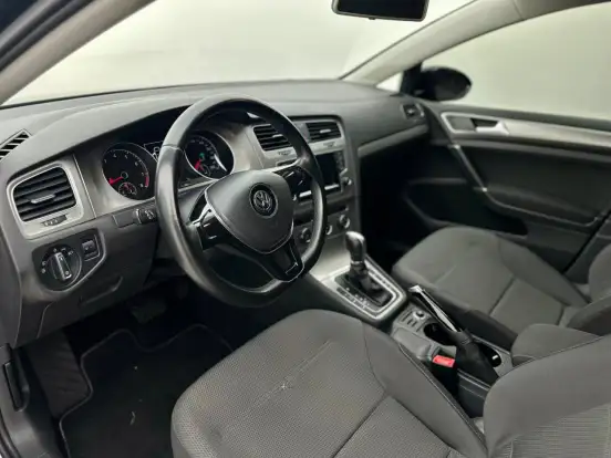 VOLKSWAGEN-GOLF-2015