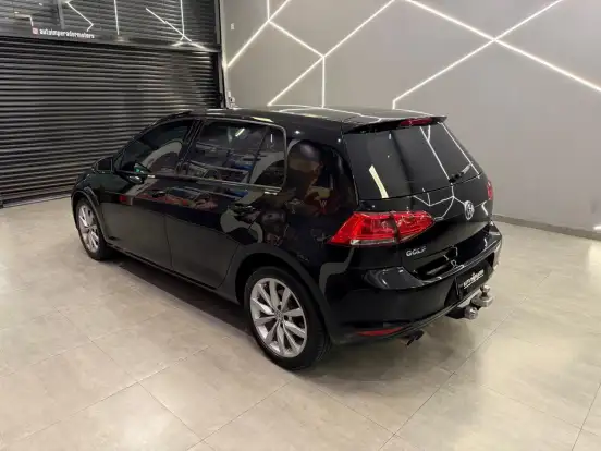 VOLKSWAGEN-GOLF-2014