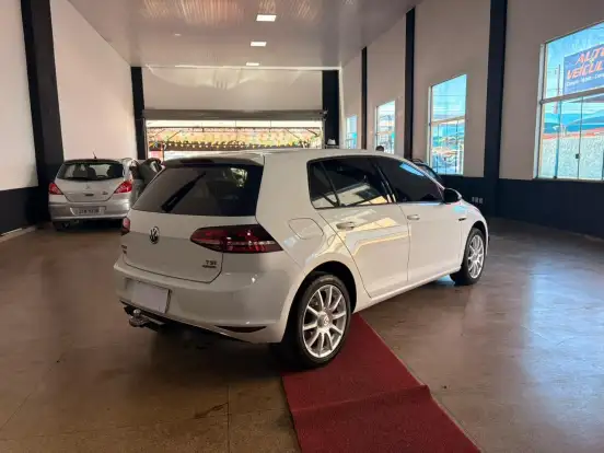VOLKSWAGEN-GOLF-2014