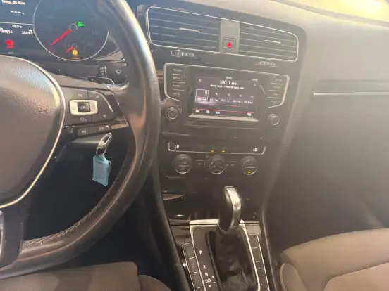 VOLKSWAGEN-GOLF-2014