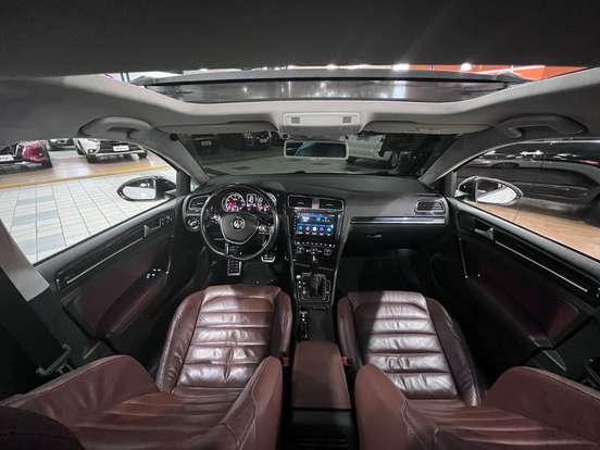 VOLKSWAGEN-GOLF-2014