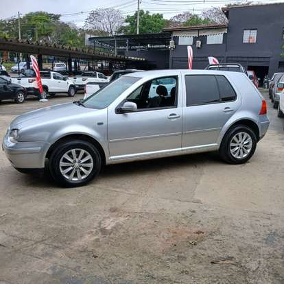 VOLKSWAGEN-GOLF-2001