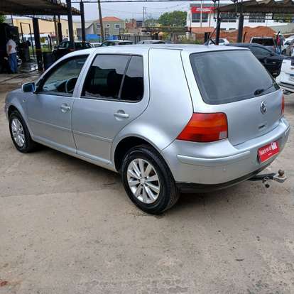 VOLKSWAGEN-GOLF-2001