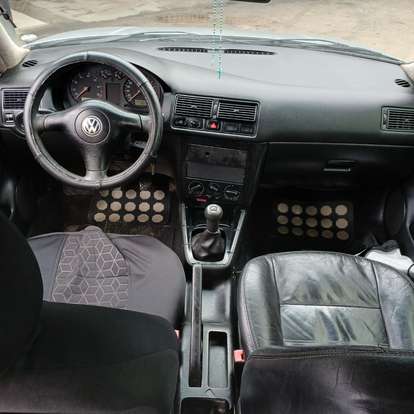 VOLKSWAGEN-GOLF-2001