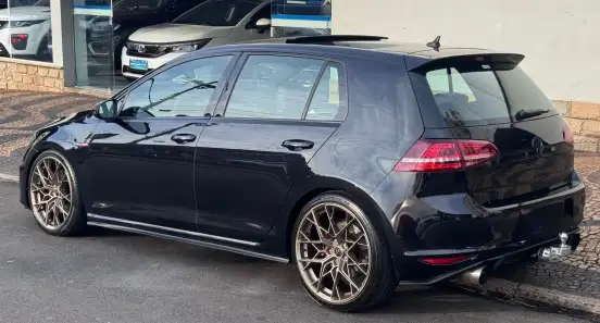 VOLKSWAGEN-GOLF-2014