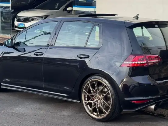 VOLKSWAGEN-GOLF-2.0 GTI HIGHLINE 16V GASOLINA 4P AUTOMÁTICO VOLKSWAGEN-GOLF-2014