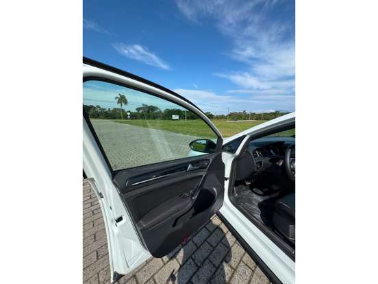 VOLKSWAGEN-GOLF-2014