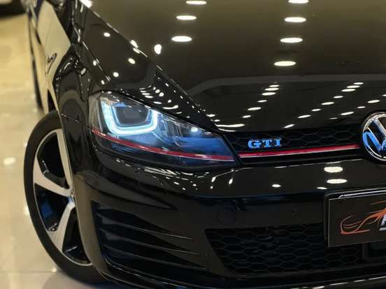 VOLKSWAGEN-GOLF-2017