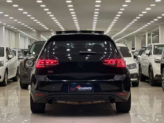 VOLKSWAGEN-GOLF-2017