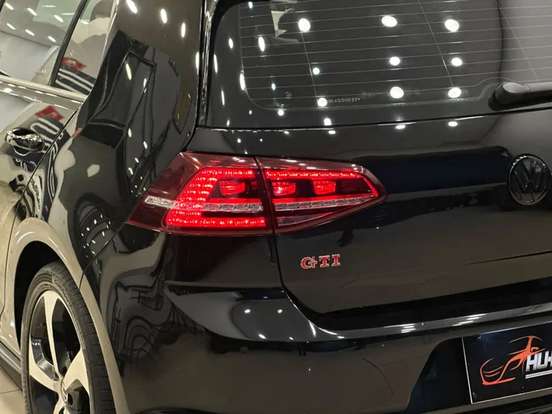 VOLKSWAGEN-GOLF-2017