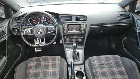 VOLKSWAGEN-GOLF-2014