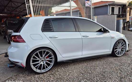 VOLKSWAGEN-GOLF-2015