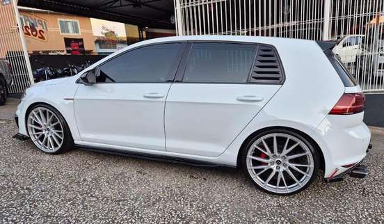 VOLKSWAGEN-GOLF-2015